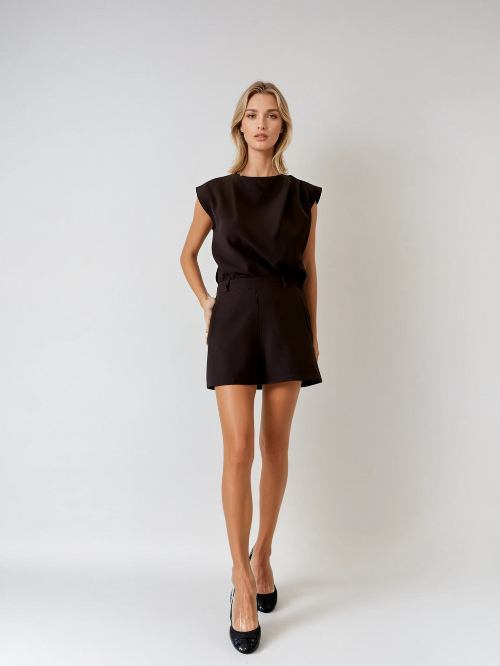 9047 Short Susana