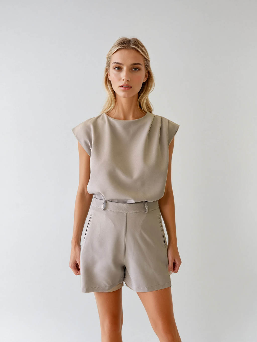 9047 Short Susana