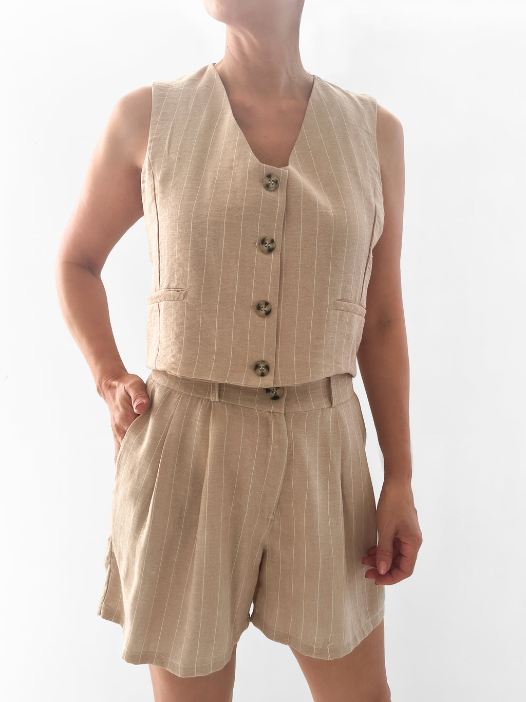 8665 Short Sara Lino