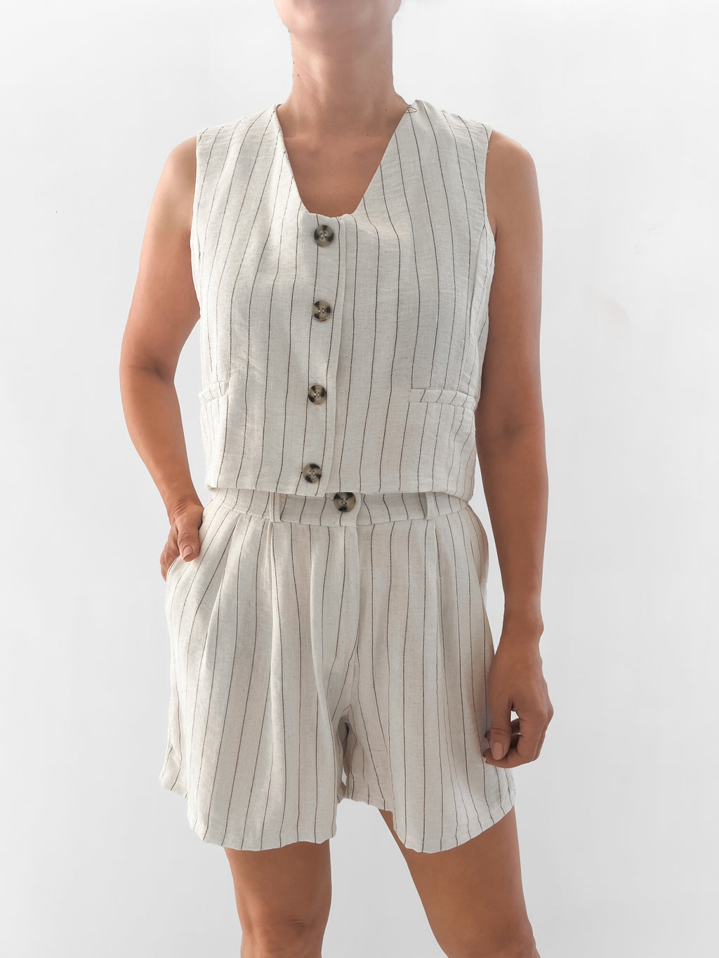 8665 Short Sara Lino