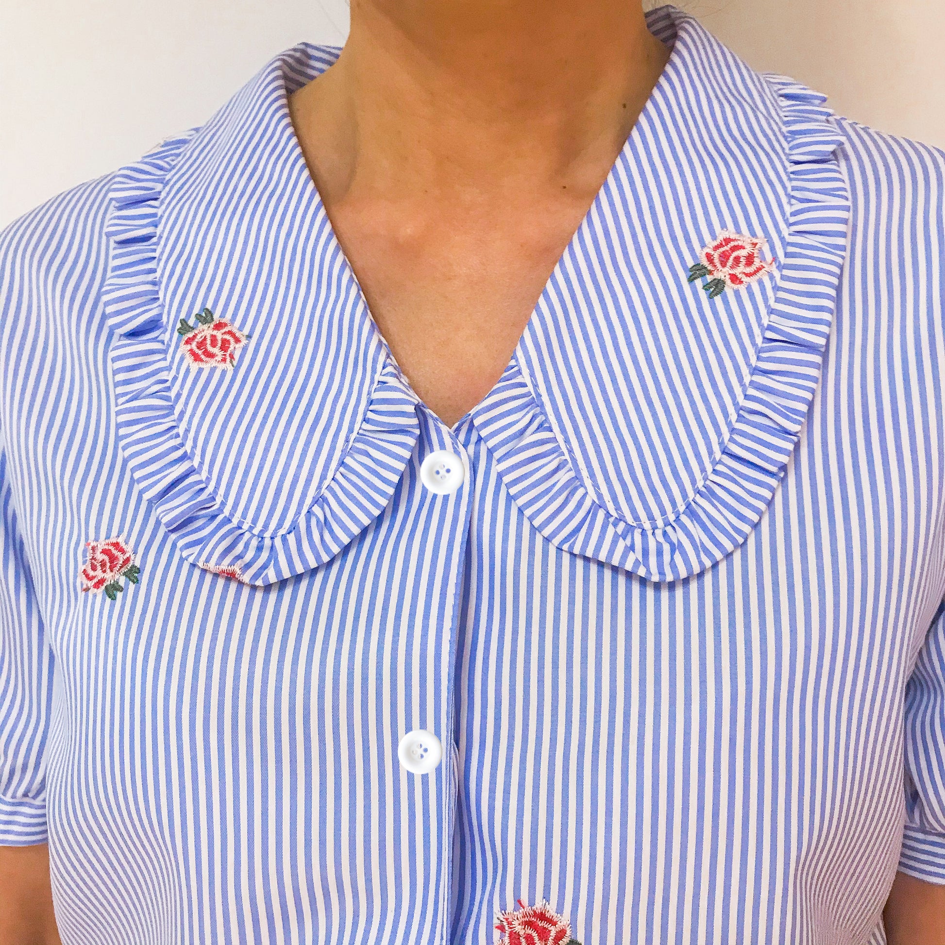 6748 Camisa Oro Bordado
